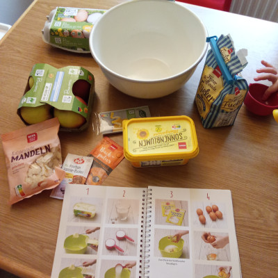 Wir backen Apfelkuchen Wir backen Apfelkuchen